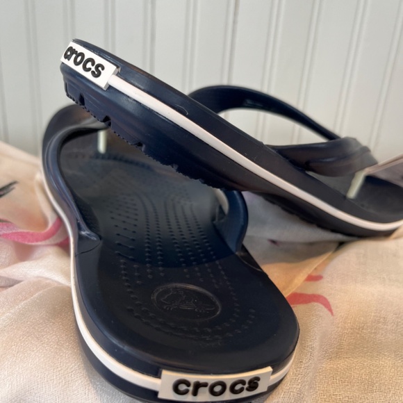 Crocs Crocband Navy Flip Flops Men’s Size 6 Women’s Size 8 BNWT C005 - Picture 2 of 10